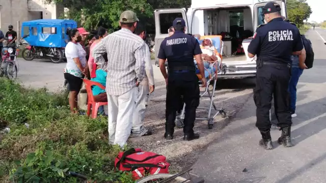 El ciclista tuvo que ser atendido por los golpes