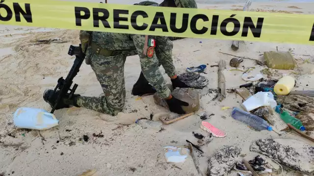 Recalan tres paquetas de marihuana