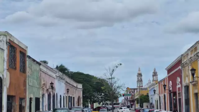 Se esperan lluvias de fuertes a intensas y tormentas eléctricas sobre la Península de Yucatán.