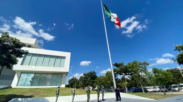 El Congreso de Yucatán realizó un homenaje por el Día de la Bandera