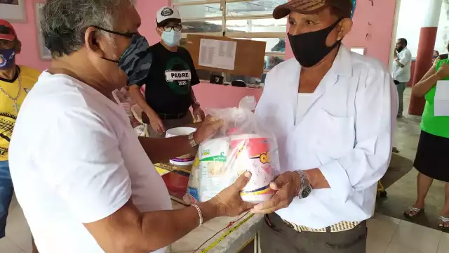 La mayoría de los agremiados cobran pensiones mínimas y por ello necesitan de esta despensa