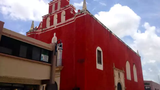 La Capilla de Nuestra Señora del Rosario sobre la calle 58 del Centro Histórico fue el primer hospital de Mérida