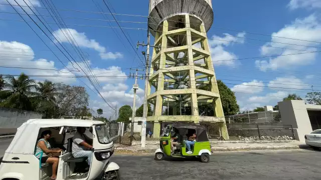 Vecinos han visto a las aves zambullirse en el contenedor de agua potable en Motul