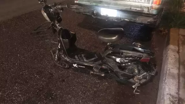 Sin casco ni licencia, ciclista eléctrico en estado de ebriedad derrapa en avenida Revolución