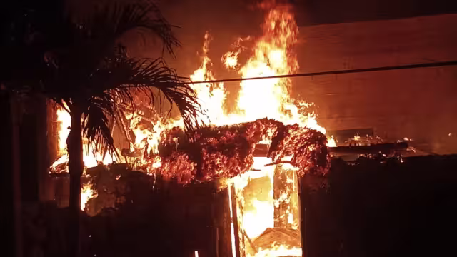 La casa de caja fue consumida en su totalidad por el fuego