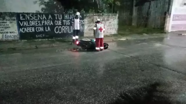 Al lugar llegaron paramédicos de la Cruz Roja para darle los primeros auxilios, pero era tarde, ya había muerto