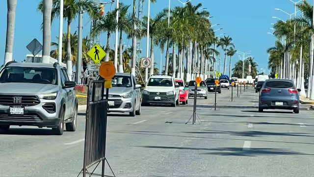 El carril central del malecón de Campeche se adecuó para una circulación de doble sentido