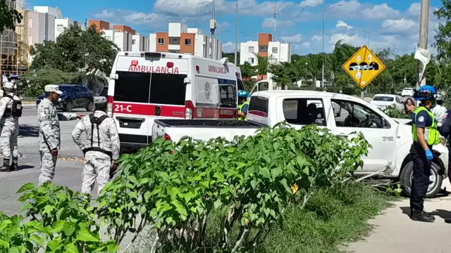 Los chafiretes dieron alcance al responsable de haber chocado una Van de transporte público

