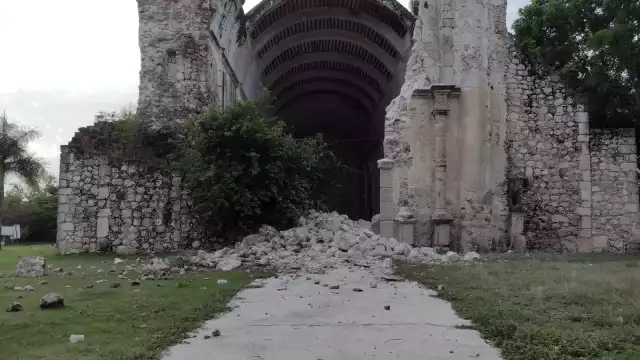 La fachada frontal se vino abajo durante la madrugada de este viernes, aseguran testigos