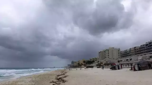 Cancún es uno de los destinos turísticos que tendrían afectaciones derivadas de la perturbación tropical número 09 en el Sureste de México, según el SMN