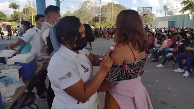 La vacuna Pfizer es la única se aplica en menores de 18 años en México, y los adolescentes de Carrillo Puerto acudieron por su segunda dosis