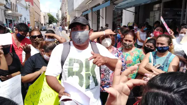 Los vecinos acudieron a las oficinas de la CFE ubicada en el Centro Histórico de Mérida