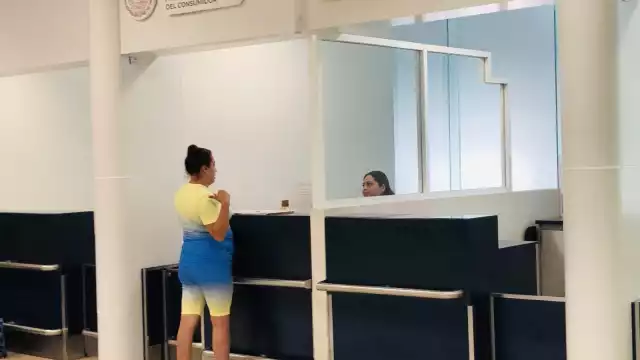 La familia tuvo que acudir al módulo de Profeco en el aeropuerto de Cancún para denunciar a VivaAerobus