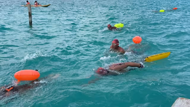 Se llevó a cabo la carrera a nado en la distancia de 2.5 kilómetros, sobresaliendo, Elisa Fernanda Vela en la categoría 20-24 años femenil