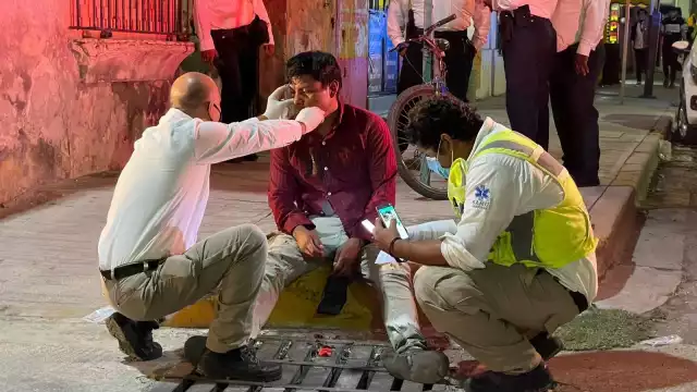 El hombre fue atendido por paramédicos, a fin de evitar el desangrado de la víctima