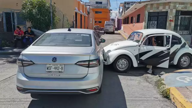 Choque de vehículos en el guanal.