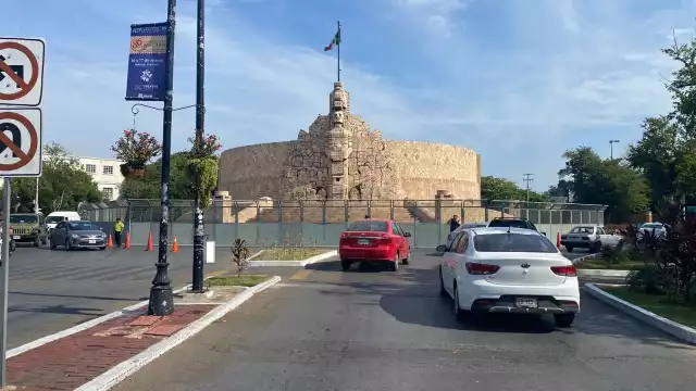 Vallas metálicas fueron instaladas en el Monumento a la Patria de Mérida