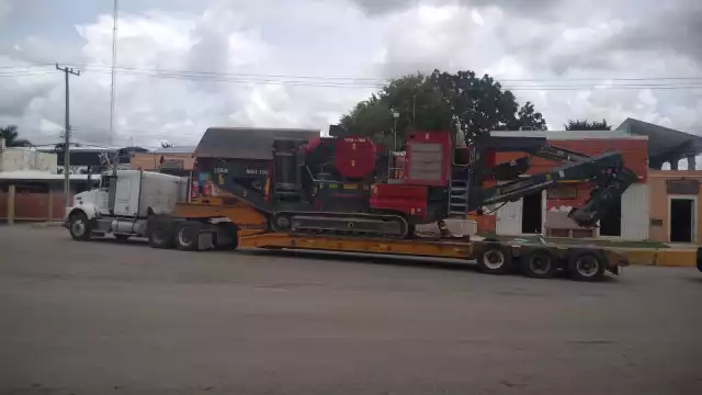 El cargamento tuvo que ser acompañado de una patrulla