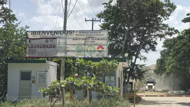 Durante al menos una hora se observó la entrada y salida de más de 10 camiones