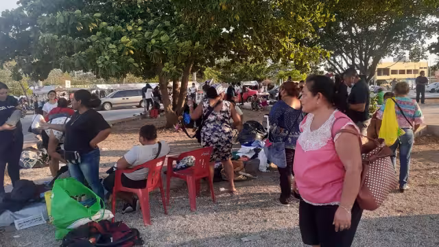 En la actualidad, las autoridades están prohibiendo vender en las glorietas por temor a un accidente