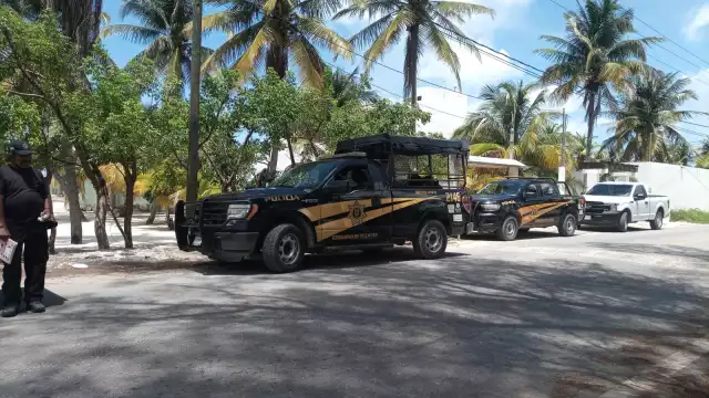 Al lugar llegaron elementos de la Fiscalía General del Estado y el personal de Servicio Médico Forense (SEMEFO), quienes se encargaron de levantar el cadáver