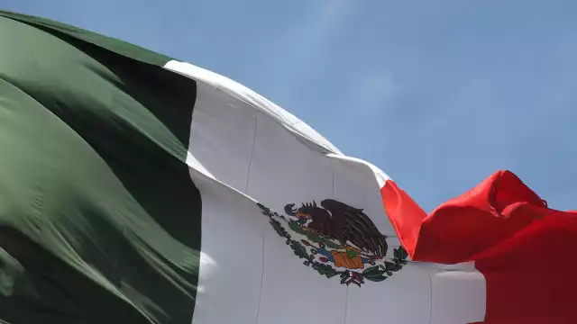 El color verde de la bandera significa la esperanza del pueblo en el destino de su raza