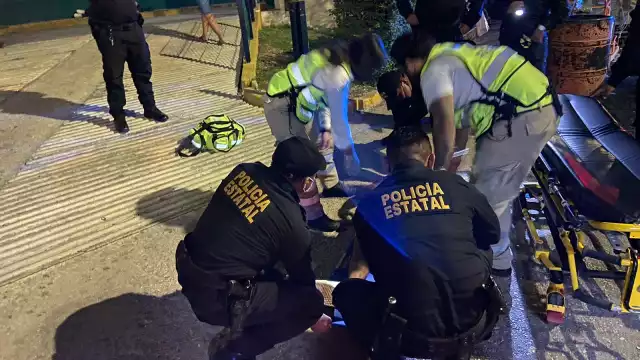 A pesar de la molestia de las personas que ahí se encontraban, los elementos decidieron llevarse a la FGE de Campeche a los dulceros