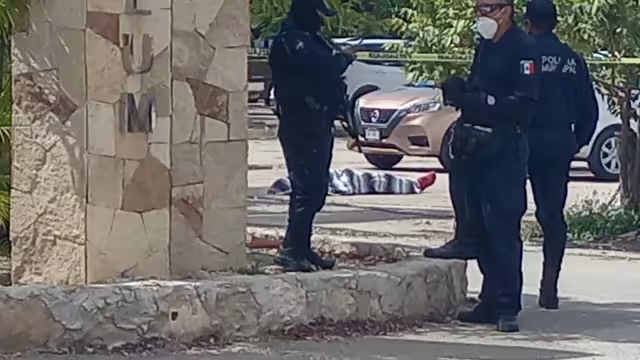 El cuerpo del hombre quedó tirado en el estacionamiento de la Zona Arqueológica de Tulum