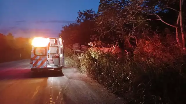 El conductor presentó solamente golpes tras la volcadura