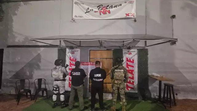 El bar donde se realizó el operativo está en la carretera federal Cancún-Tulum.