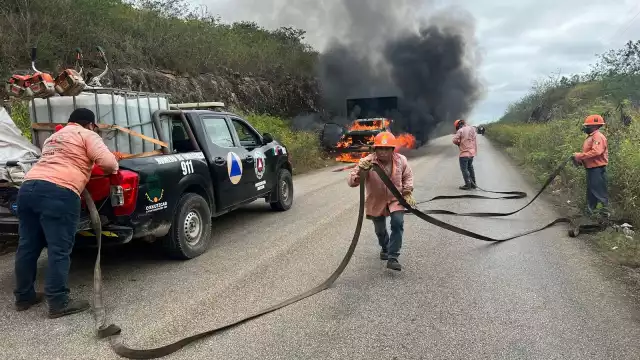 Un camión de basura se incendió por un cortocircuito en el tramo Oxkutzcab-Loltún