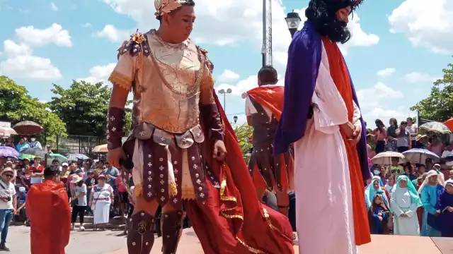 Feligreses realizaron el Viacrucis de Jesús al interior del estado