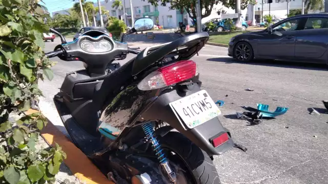 El joven impactó contra un motocarro frente al helipuerto de Ciudad del Carmen