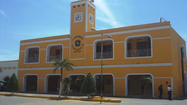 Presuntamente, una mujer se hace pasar como abogada y un hombre por Policía Estatal de Investigación (PEI) para cometer delitos.