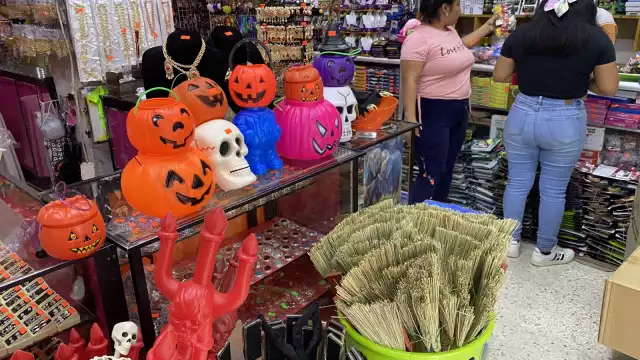 Los comercios empiezan con la venta alusiva al Halloween y Día de Muertos