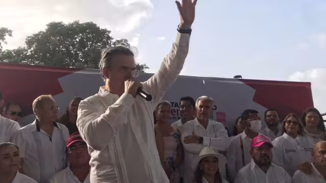 Ebrard apoyó a Mara Lezana en Cancún