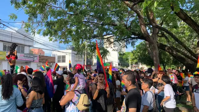 Con un ambiente de fiesta inició la edición número 18 de la marcha del orgullo LGBTQ+ en Cancún