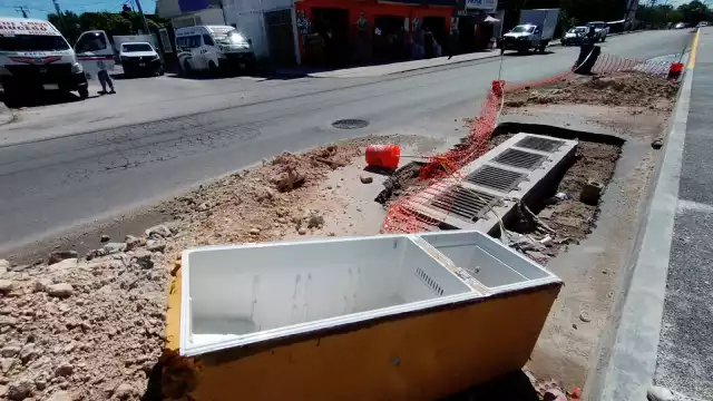 Vecinos de la Región 221 denunciaron que gente ajena a la zona acude a dejar basura en las áreas de los trabajos de drenaje detenidos