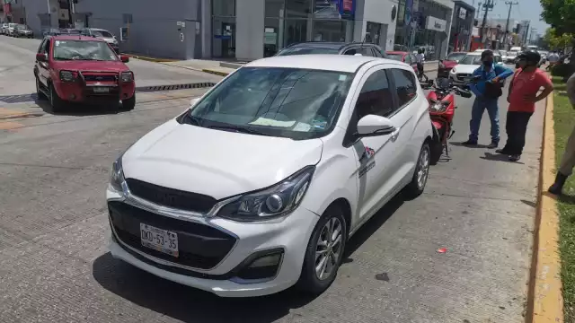 El accidente generó una fila de autos detrás, provocando tráfico en la zona