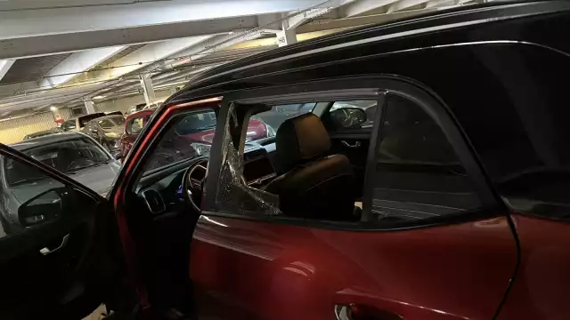 El responsable rompió el cristal del auto para robar