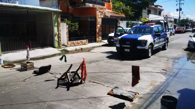 Vecinos de la colonia Morelos bloquean calles por apagones en Campeche