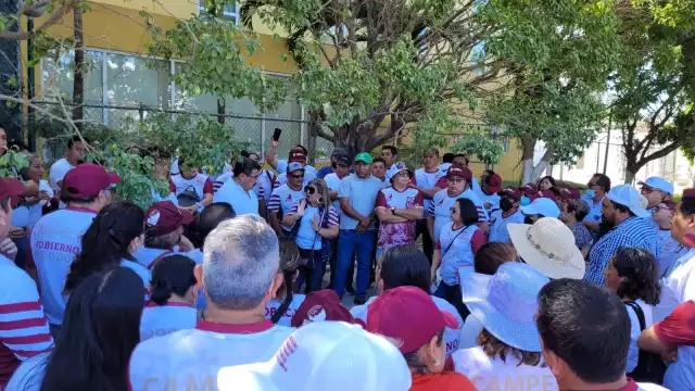 Sindicalizados del Colegio de Bachilleres de Campeche se manifiestan por descuentos de hasta 7 mil pesos por concepto de ISR