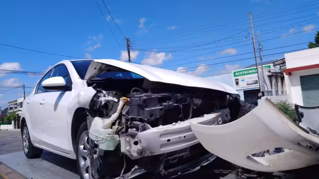 Cuatro turistas terminaron lesionadas y perdieron su vuelo tras aparatoso choque en Mérida