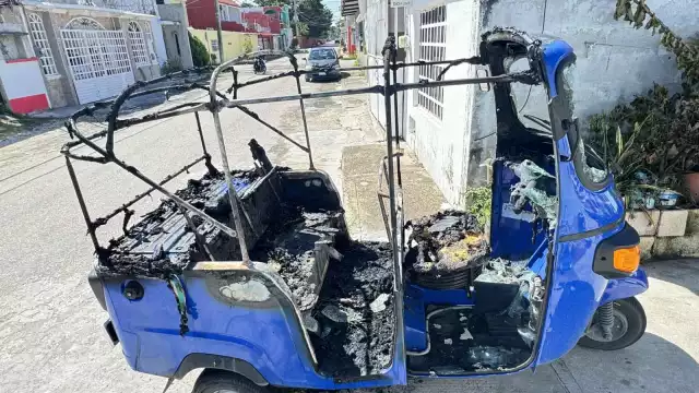 Un pochimóvil se incendió la noche del viernes en la colonia Solidaridad Urbana.