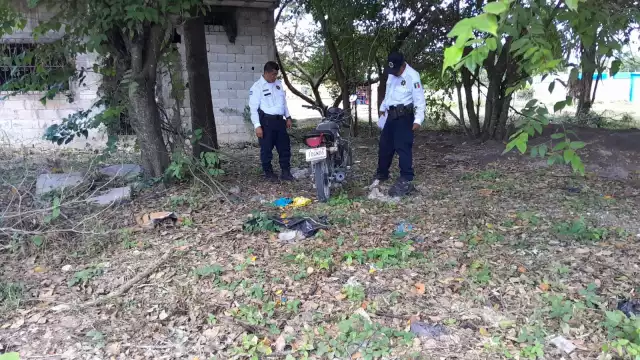 La motocicleta habría sido robada recientemente de una casa en Escárcega