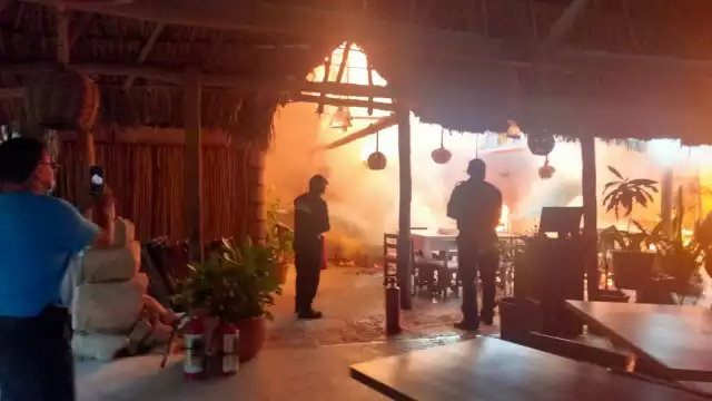 El incendio se registró a las 7:00 horas de este miércoles y fue reportado por vecinos del lugar