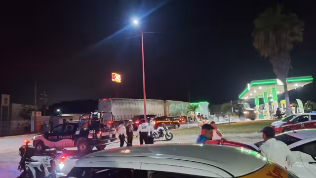 Elementos de la SPSC detienen al conductor en Justo Sierra Méndez, colonia Salsipuedes