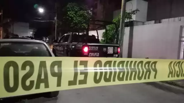 Los presuntos eran dos, sin embargo, al parecer un tercero los esperaba afuera a bordo del auto con el motor encendido
