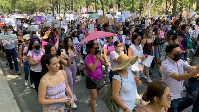 Paseo de la Reforma fue el punto de reunión para que los manifestantes exigieran justicia por el caso de Debanhi Escobar y los feminicidios en México
