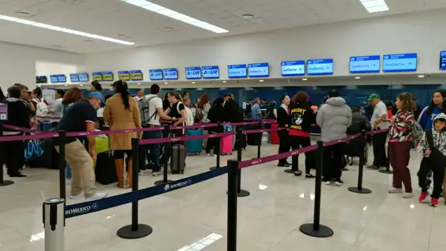 El vuelo 1427 de United a Houston se retrasó cuatro horas debido al protocolo de descanso de la tripulación